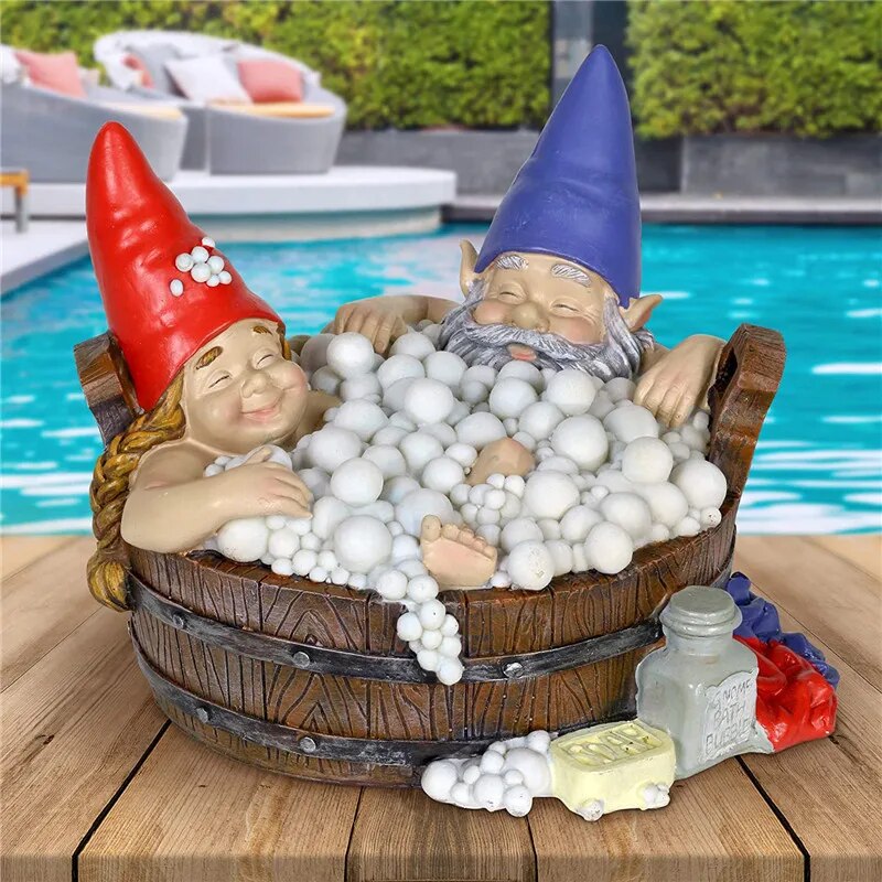 Nain de jardin | Couple qui prend un bain
