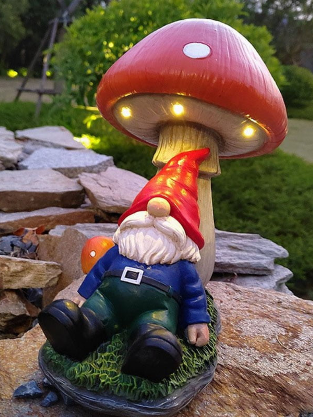 Statue de jardin en béton - nain endormi sur champignon